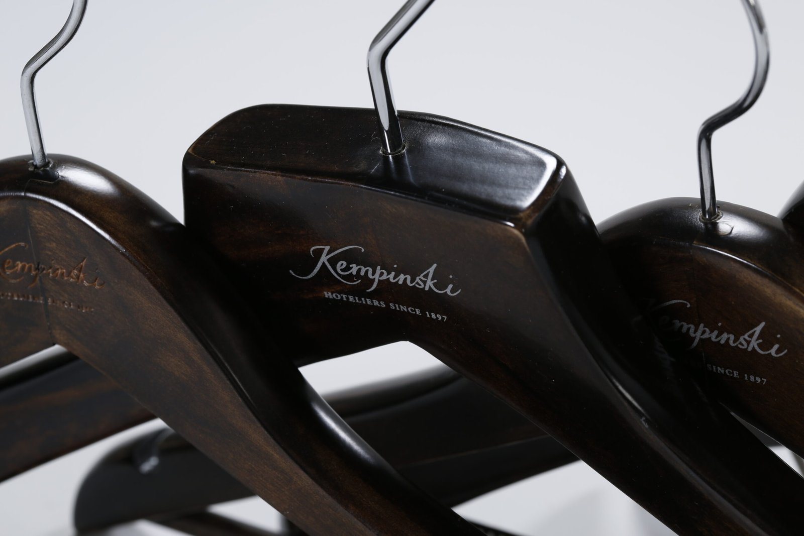 Premium Wardrobe Upgrades: Custom Hotel Hangers Wholesale Sourcing - Image 6