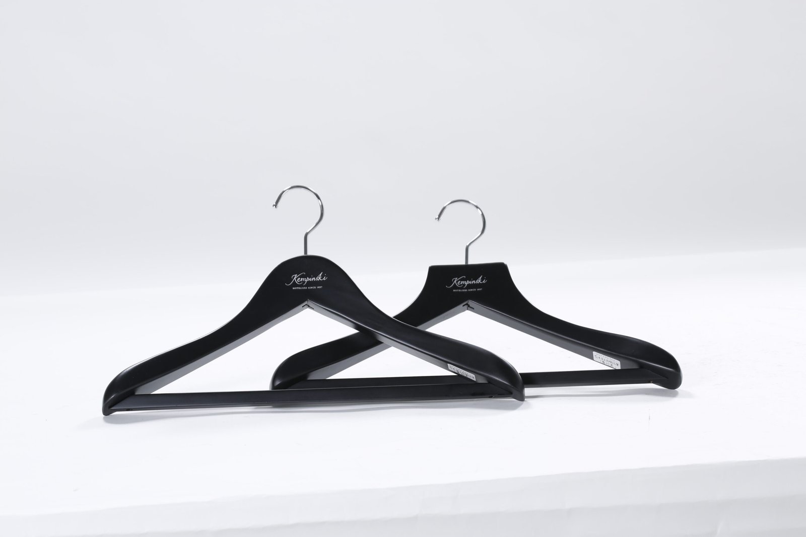 Premium Wardrobe Upgrades: Custom Hotel Hangers Wholesale Sourcing - Image 3