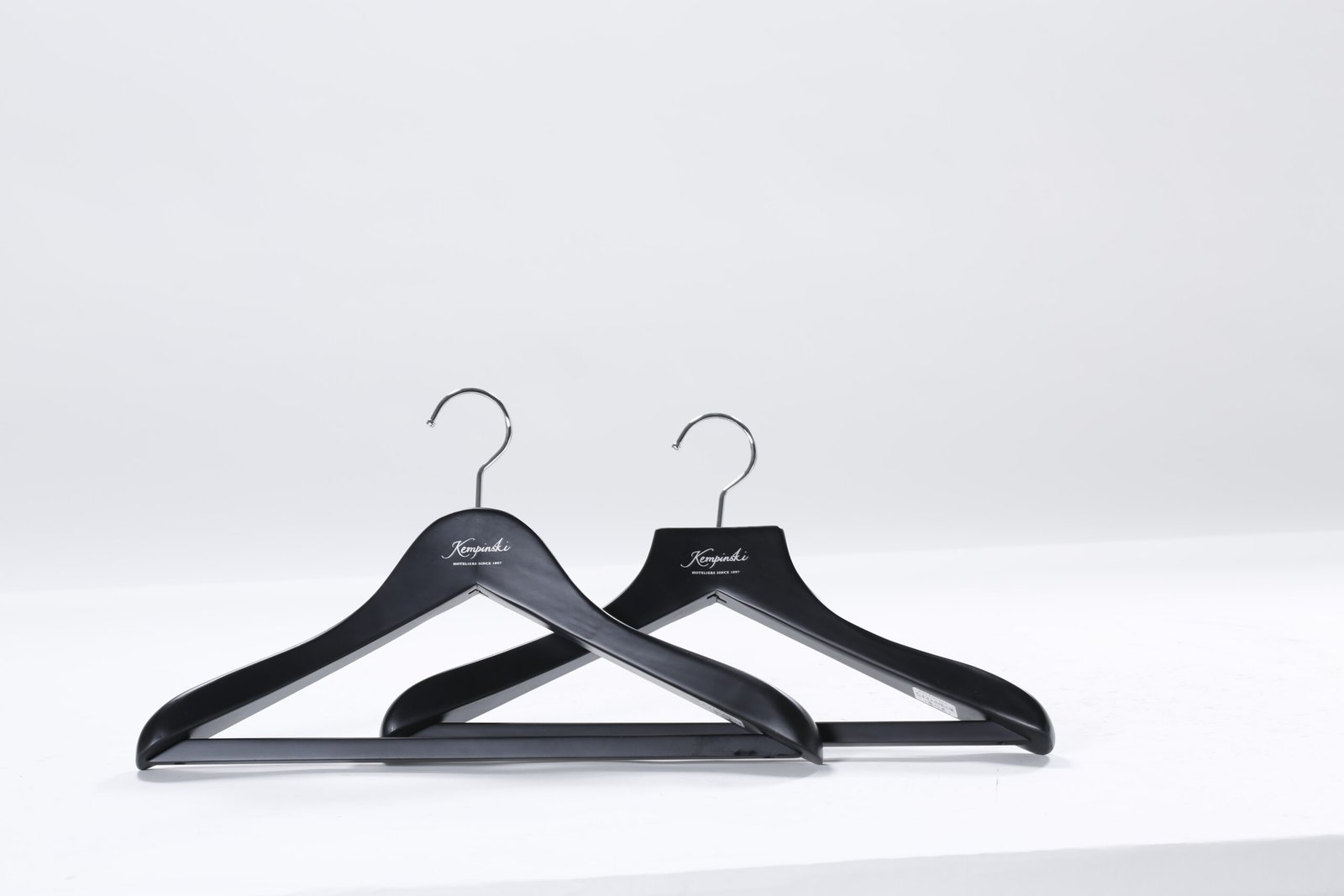 Premium Wardrobe Upgrades: Custom Hotel Hangers Wholesale Sourcing - Image 2
