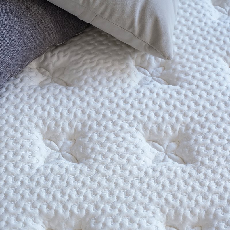Modern Sophistication: Custom Wholesale Hotel Mattress with Bed Runner - Image 10