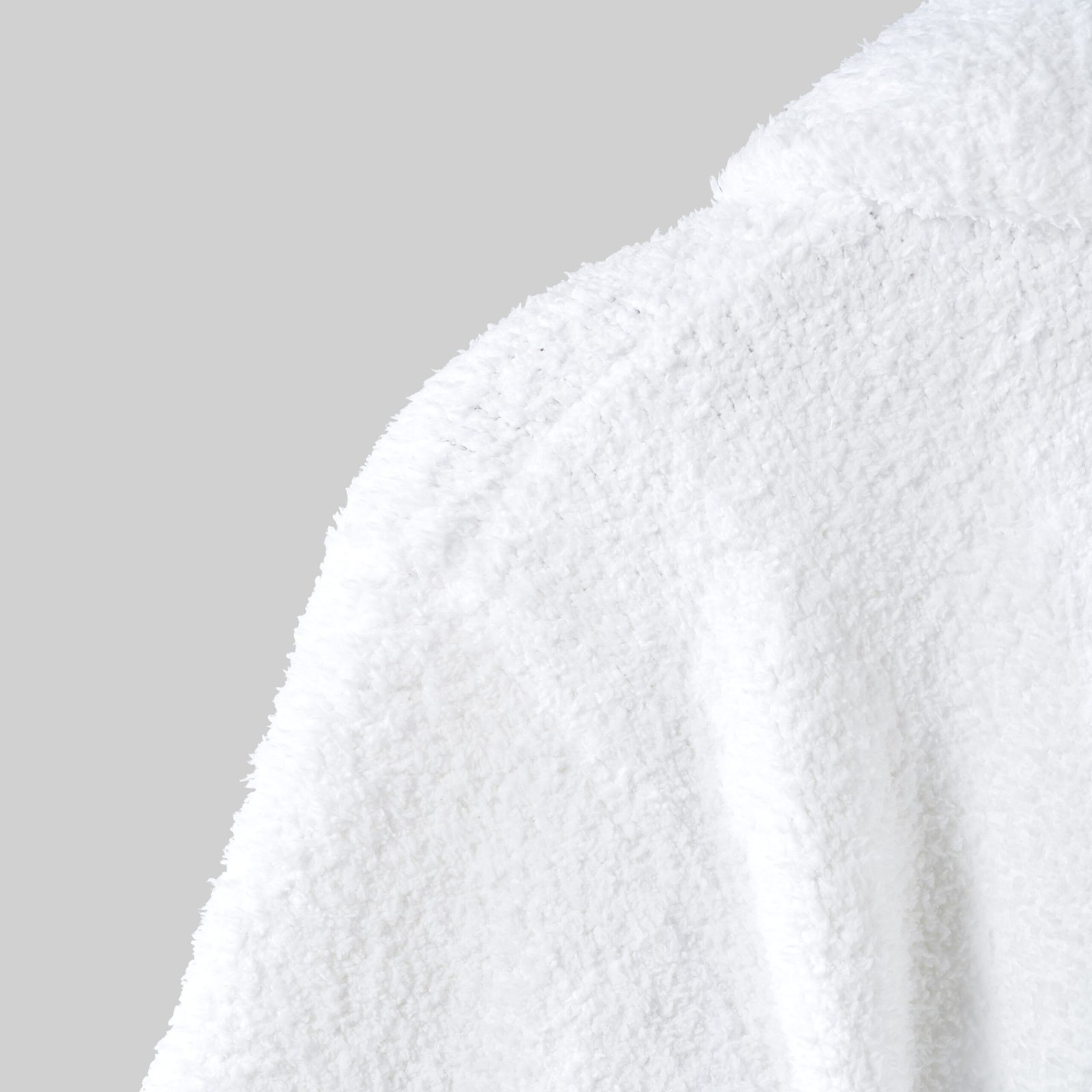 Cloud-Like Comfort: Custom Wholesale Feather Fleece Hotel Bathrobe - Image 4