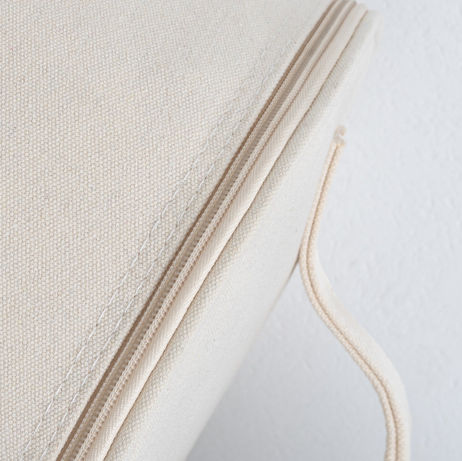 Natural Luxury: Custom Wholesale Zipper Round Canvas Bag - Image 2