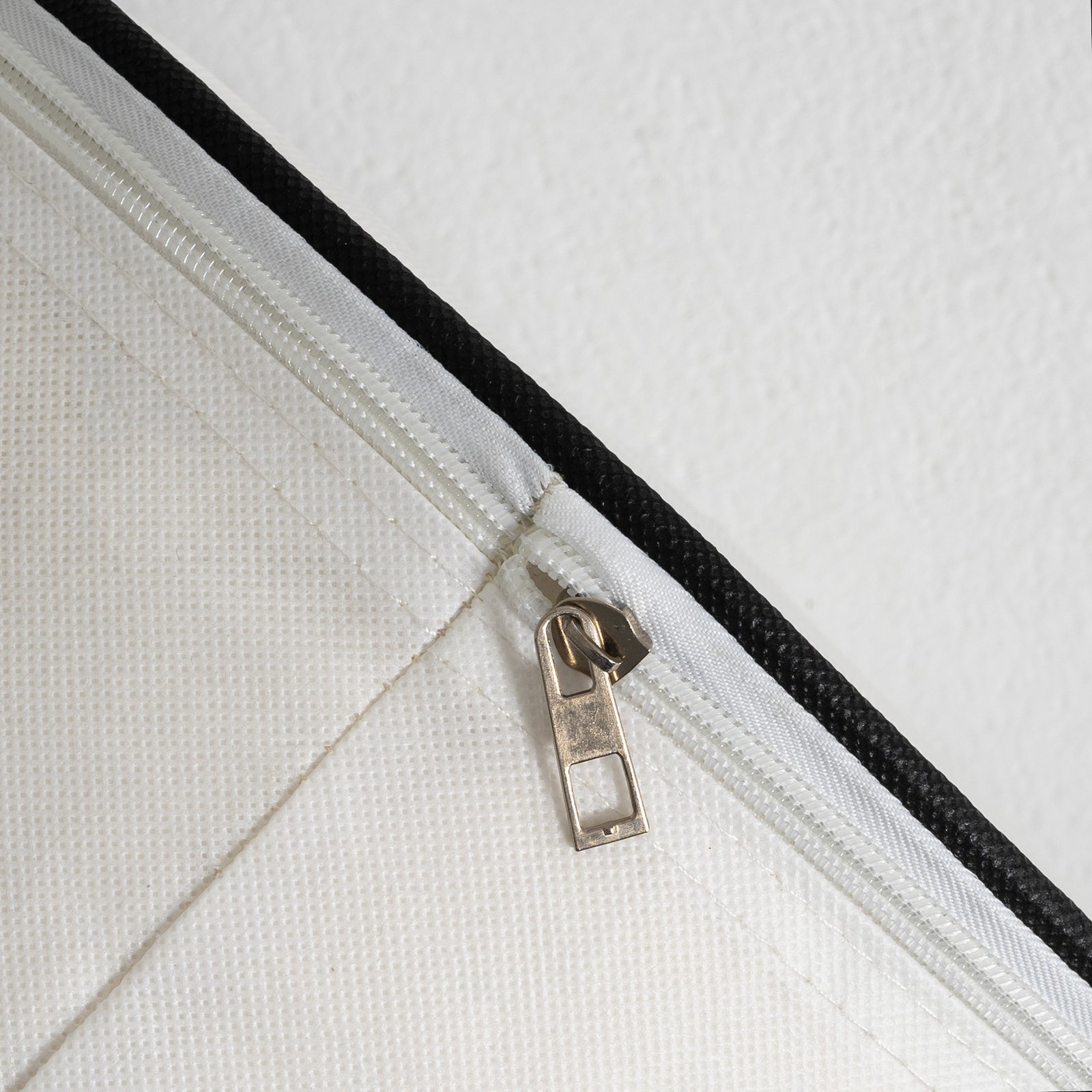 Clean Bedding Presentation: Custom Wholesale Zipper Round Non Woven White Bag - Image 7