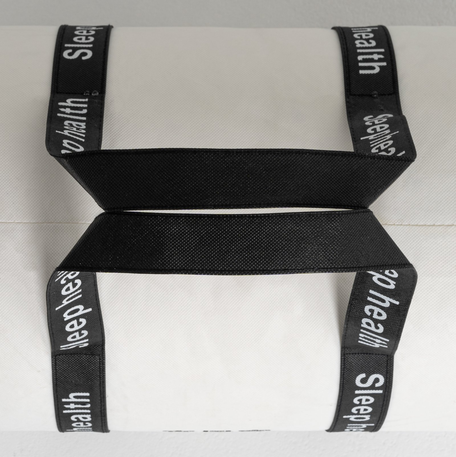 Clean Bedding Presentation: Custom Wholesale Zipper Round Non Woven White Bag - Image 5