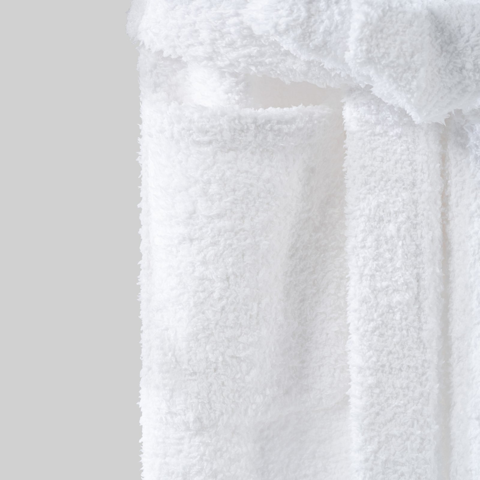 Cloud-Like Comfort: Custom Wholesale Feather Fleece Hotel Bathrobe - Image 10