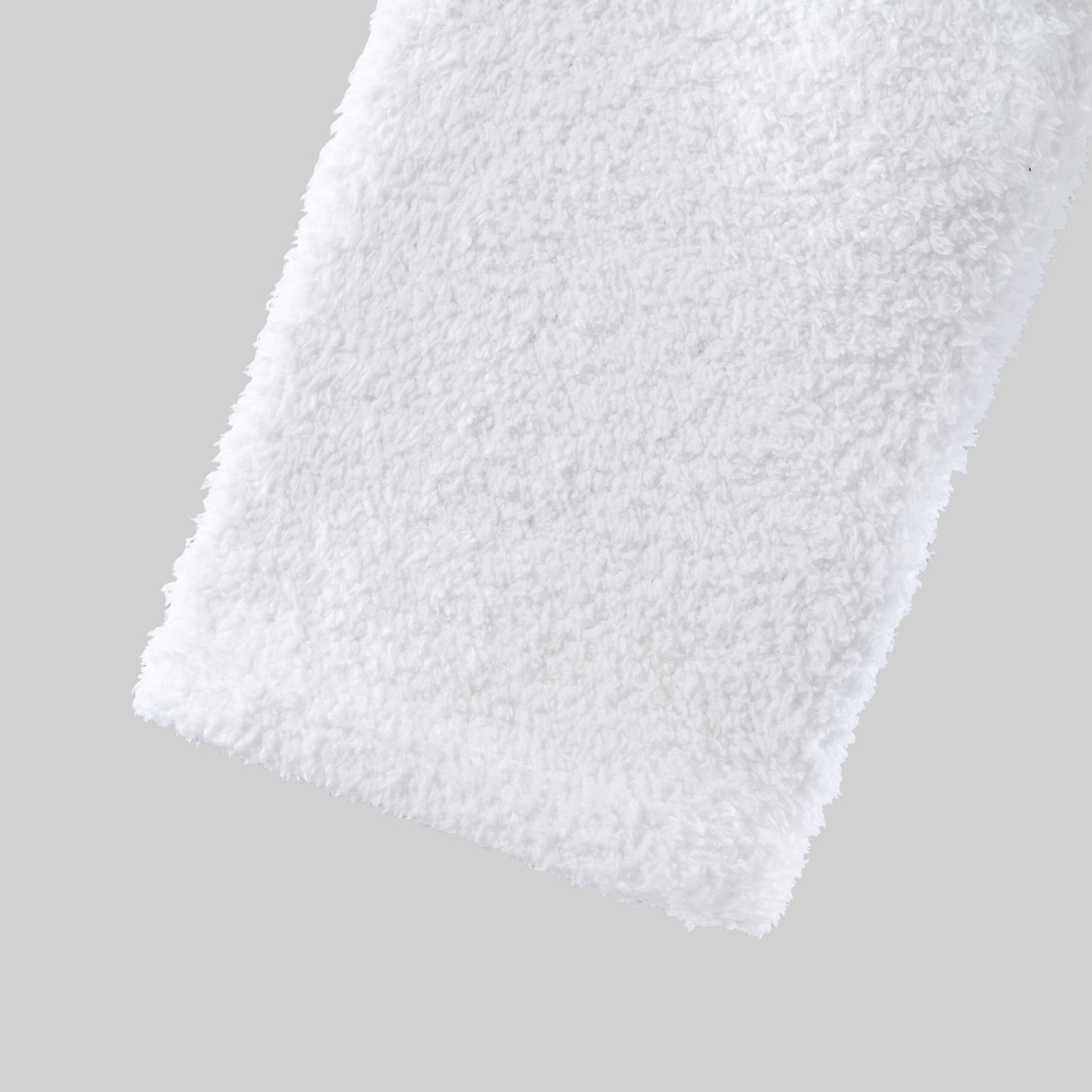 Cloud-Like Comfort: Custom Wholesale Feather Fleece Hotel Bathrobe - Image 9