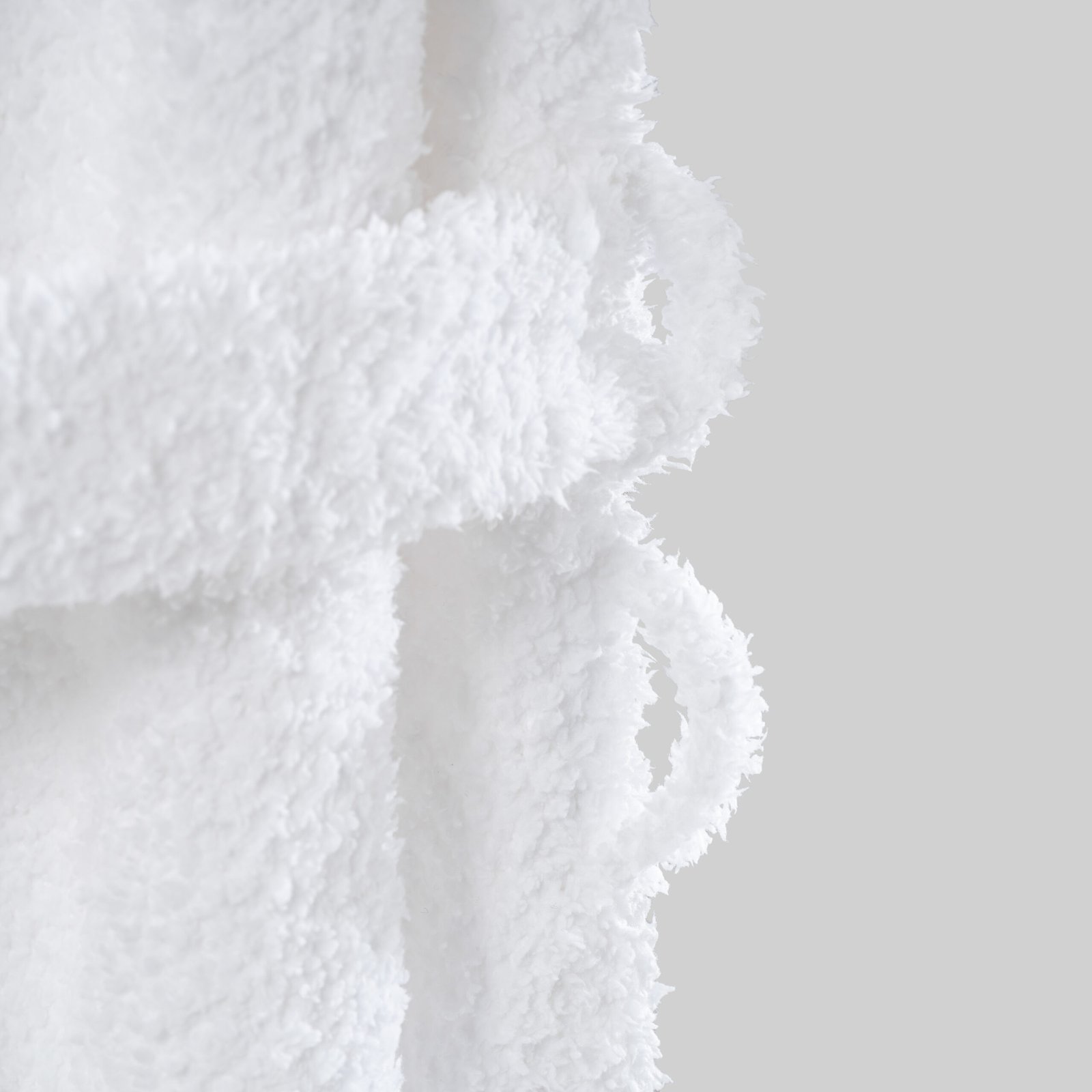 Cloud-Like Comfort: Custom Wholesale Feather Fleece Hotel Bathrobe - Image 8