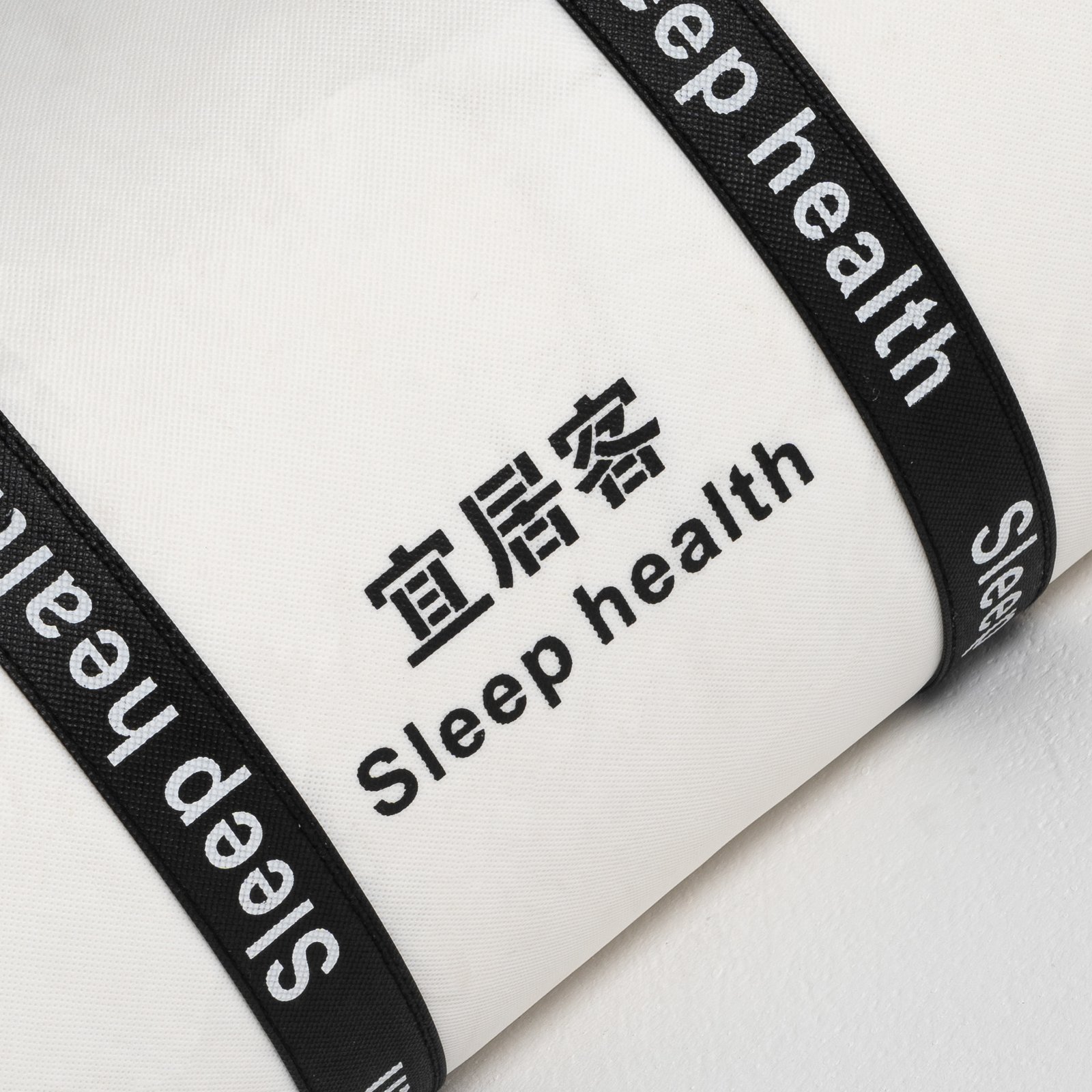 Clean Bedding Presentation: Custom Wholesale Zipper Round Non Woven White Bag - Image 2