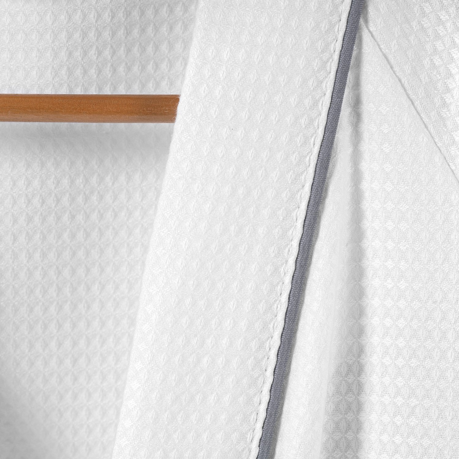 Breathable Sophistication: Custom Wholesale Waffle Weave Hotel Bathrobe - Image 9