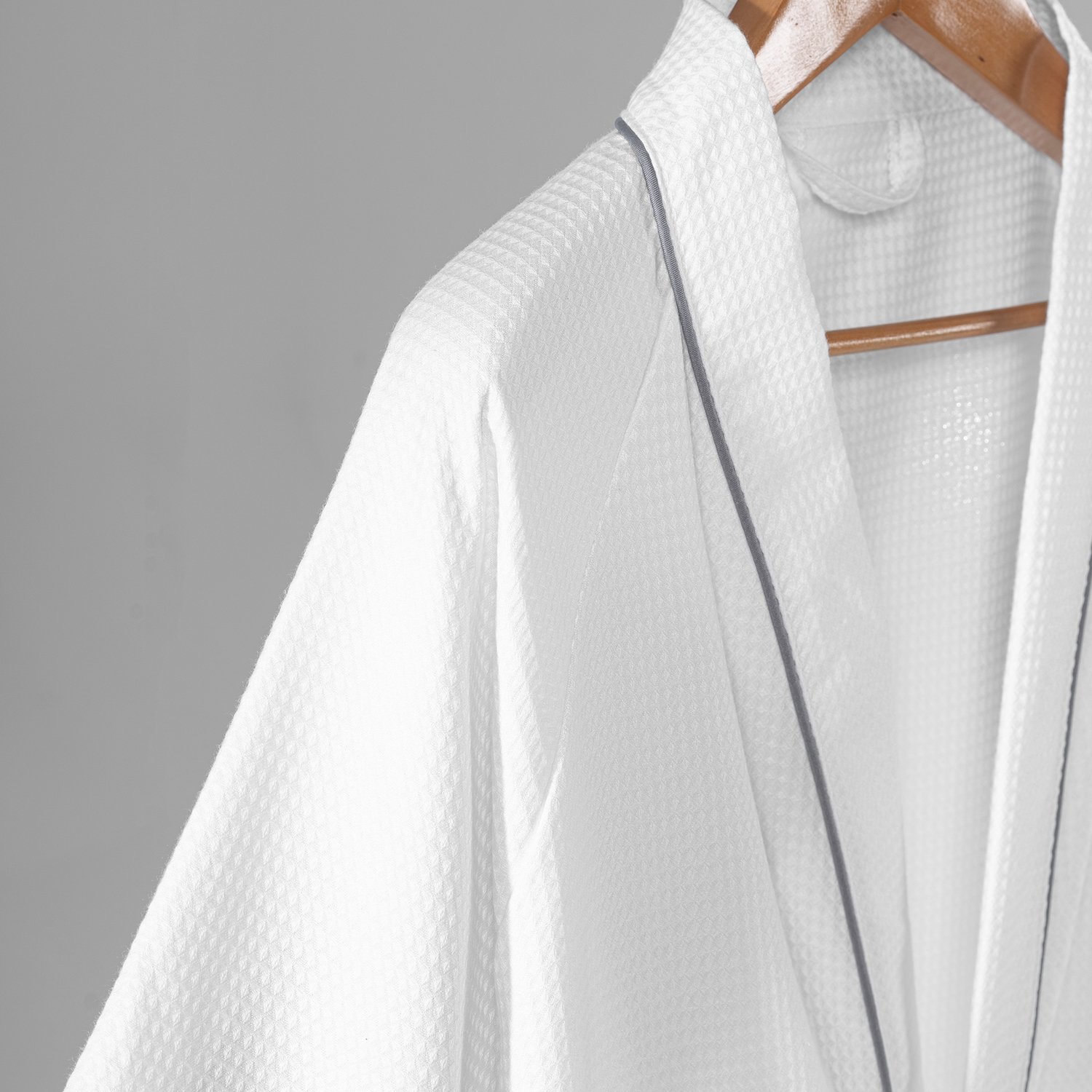 Breathable Sophistication: Custom Wholesale Waffle Weave Hotel Bathrobe - Image 8
