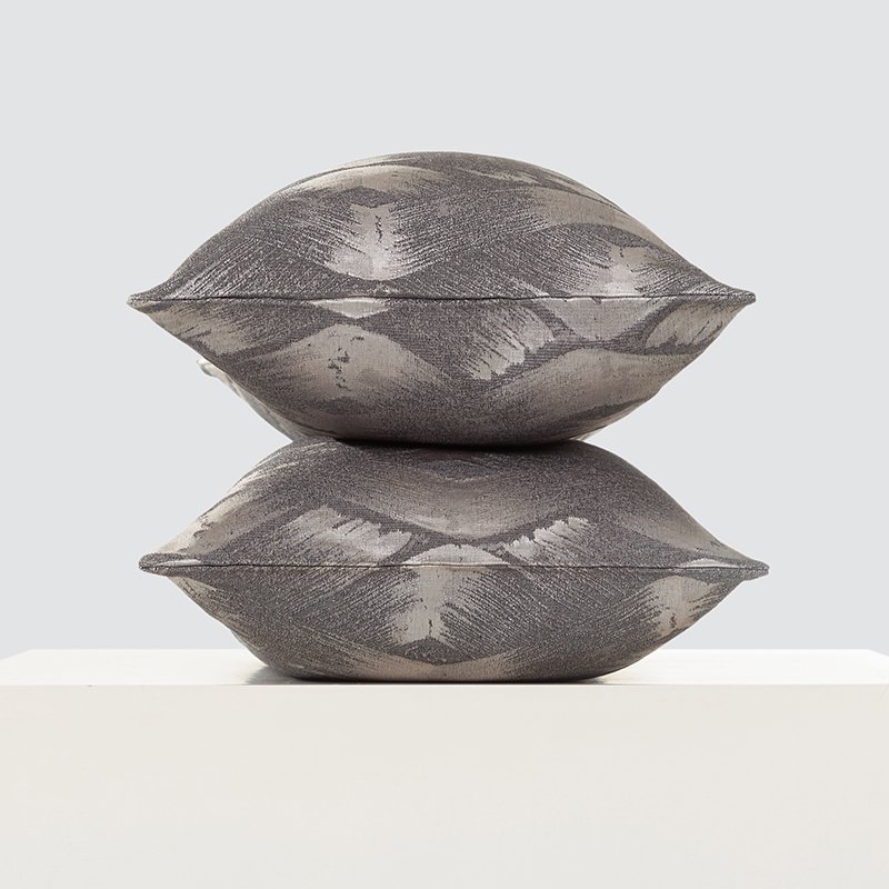 Artistic Sophistication: Custom Wholesale Hotel Accent Pillow Set - Image 2